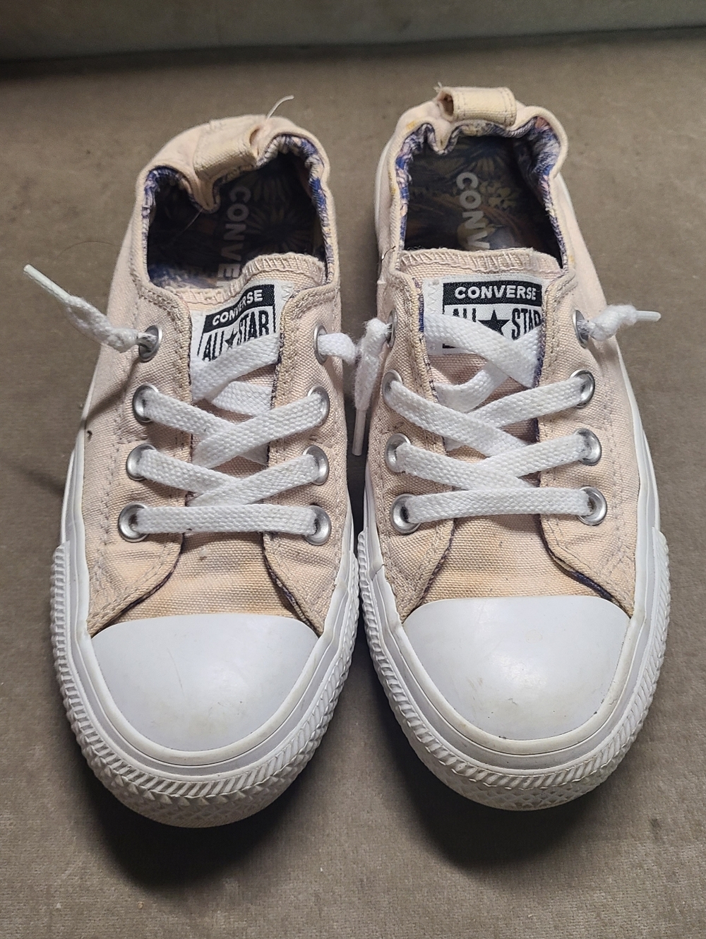 Women’s Converse All Star Low-Top Sneaker/Size 6